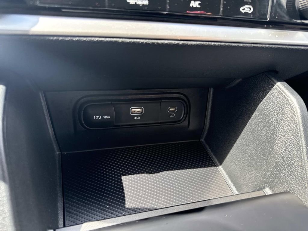 Used 2024 Kia Sportage LX image 31