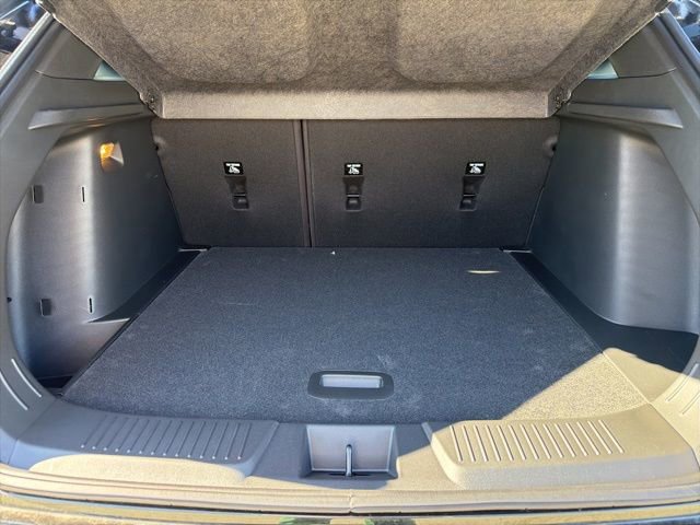 New 2026 Chevrolet Trax RS w/ Sunroof Package image 32