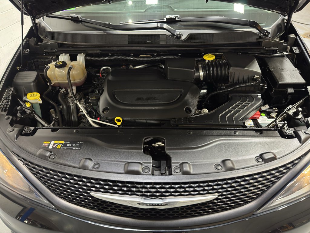 Used 2023 Chrysler Voyager LX image 36