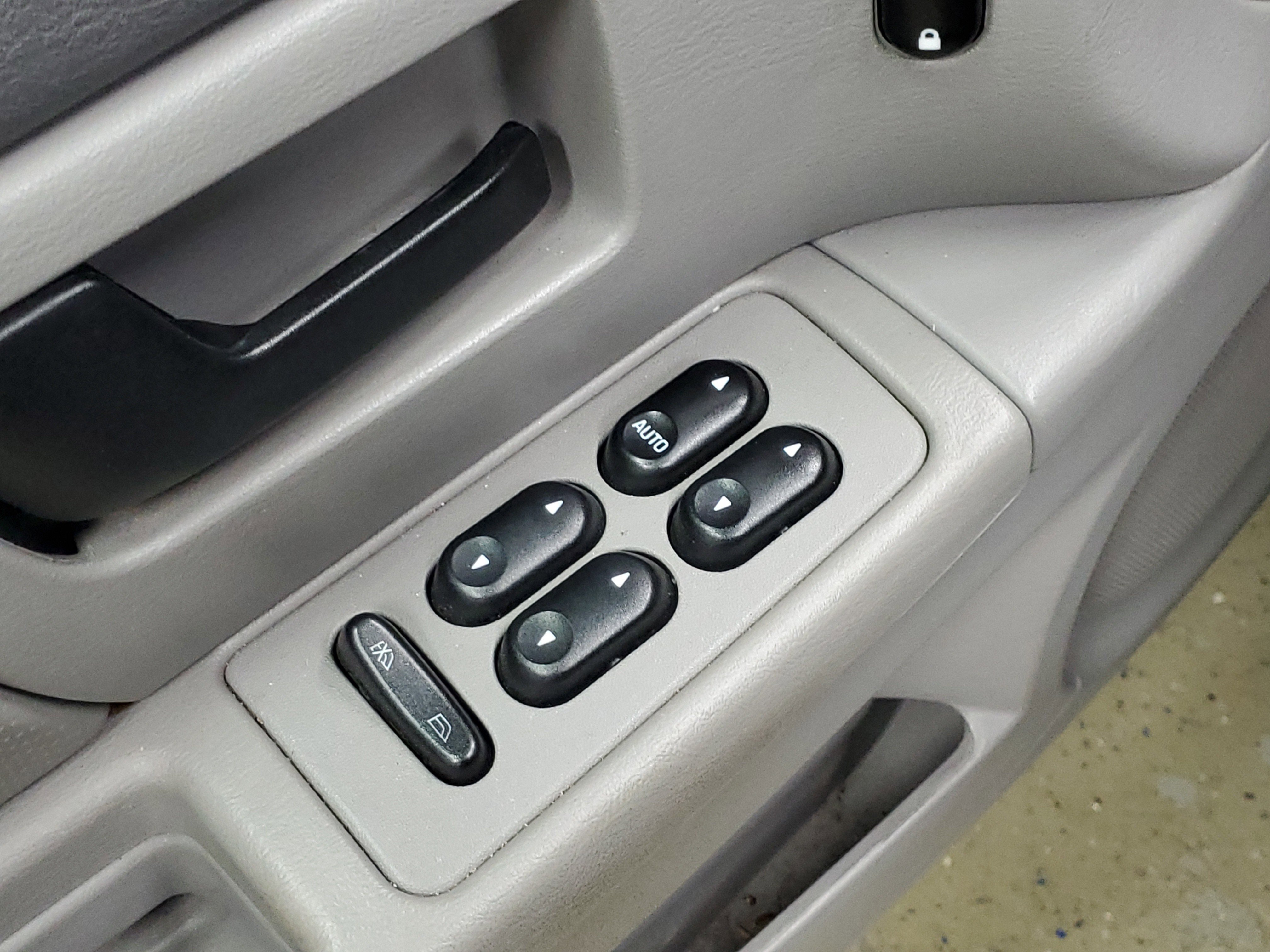 Used 2005 Ford Taurus SE FWD image 20