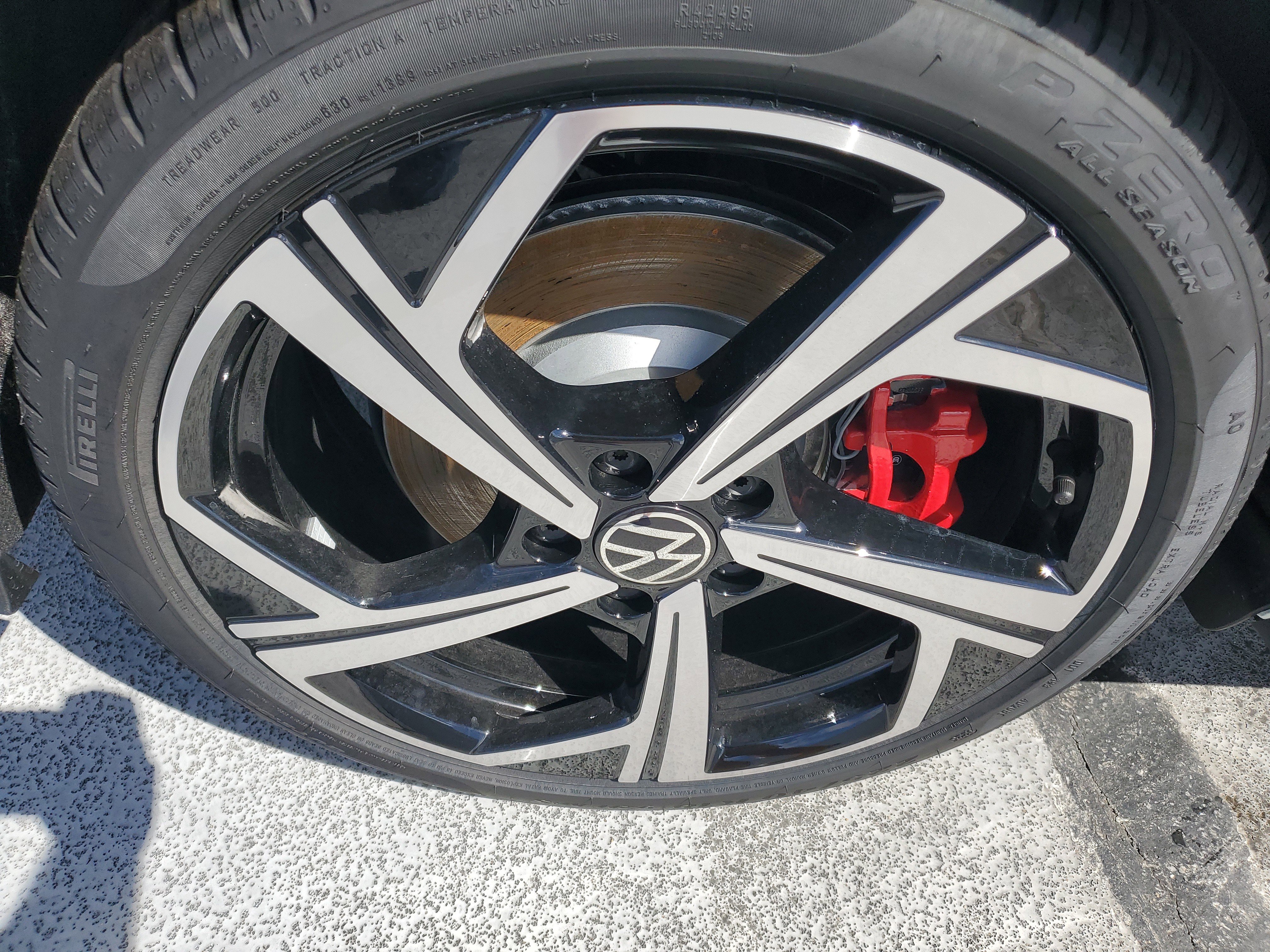 New 2025 Volkswagen GTI SE image 5