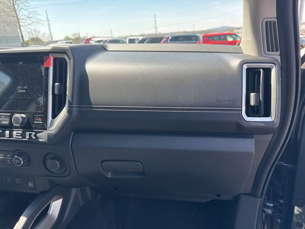 Used 2025 Nissan Frontier SV w/ Tow Package image 18