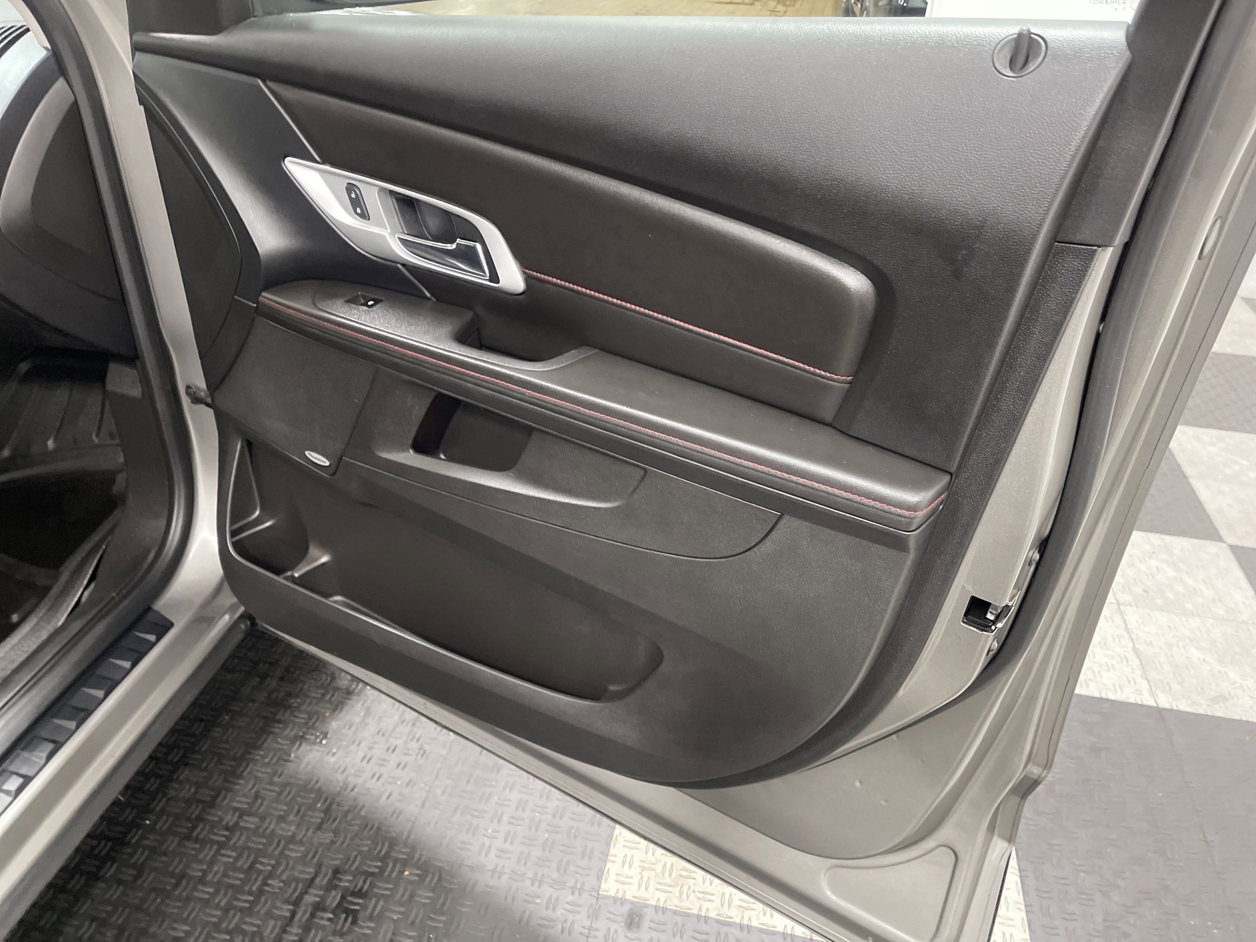 Used 2012 GMC Terrain SLE image 25