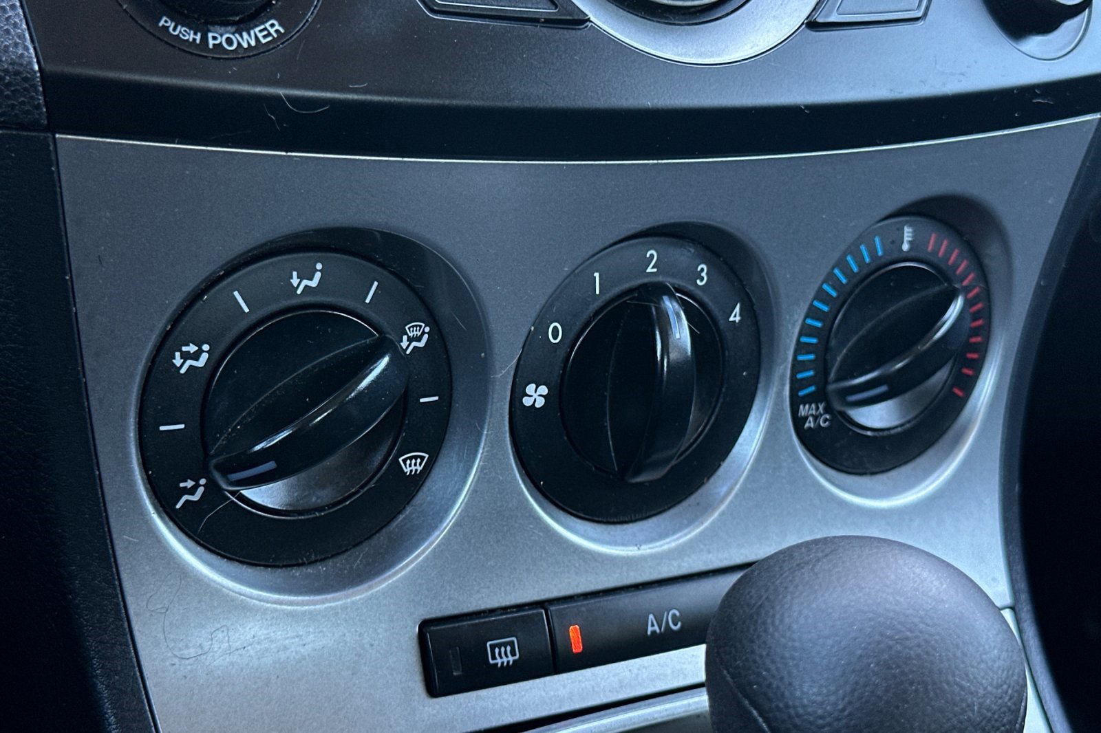 Used 2011 MAZDA MAZDA3 i Sport image 23