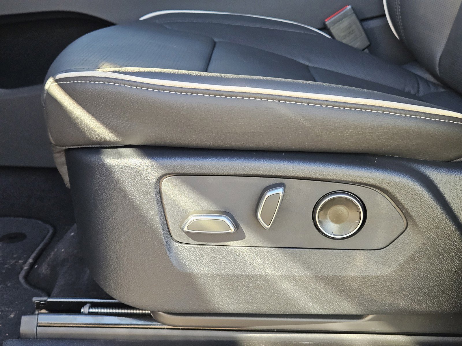 New 2026 Cadillac Escalade ESV Sport w/ LPO, ONYX Package image 17