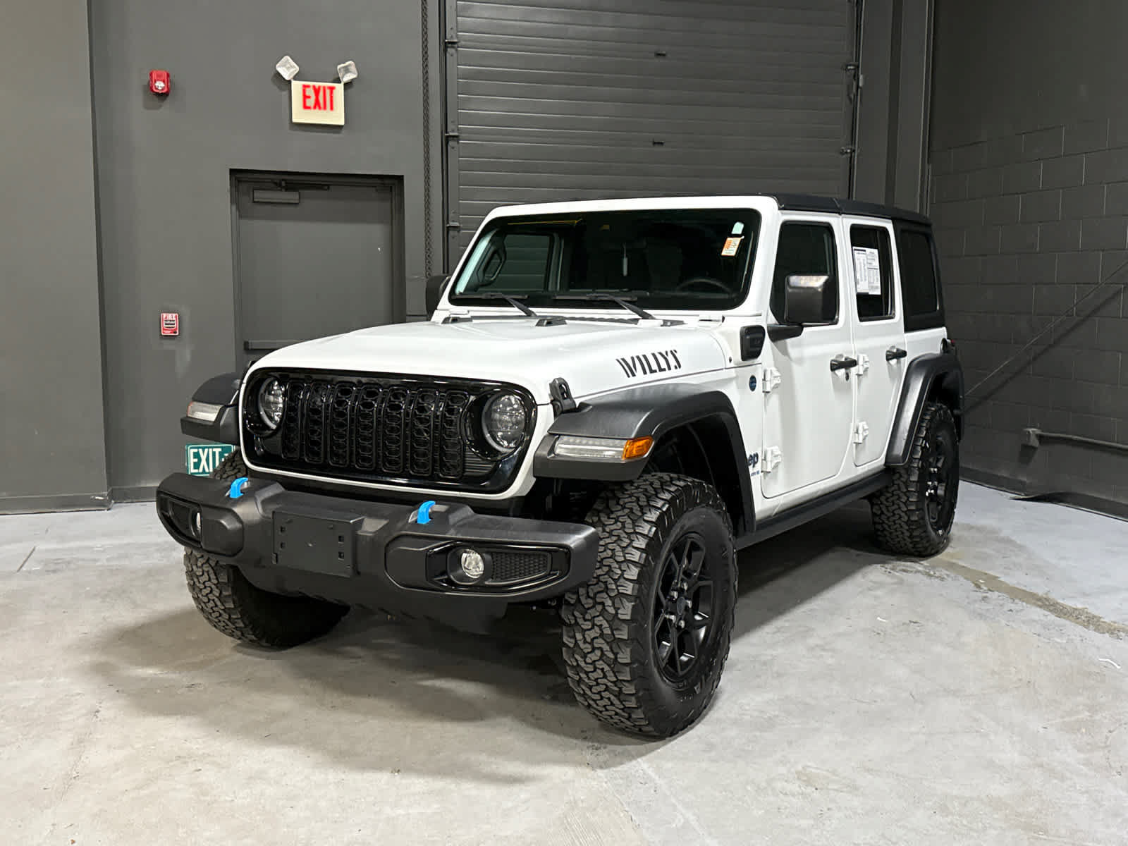Used 2024 Jeep Wrangler Unlimited AWD/4WD image 3