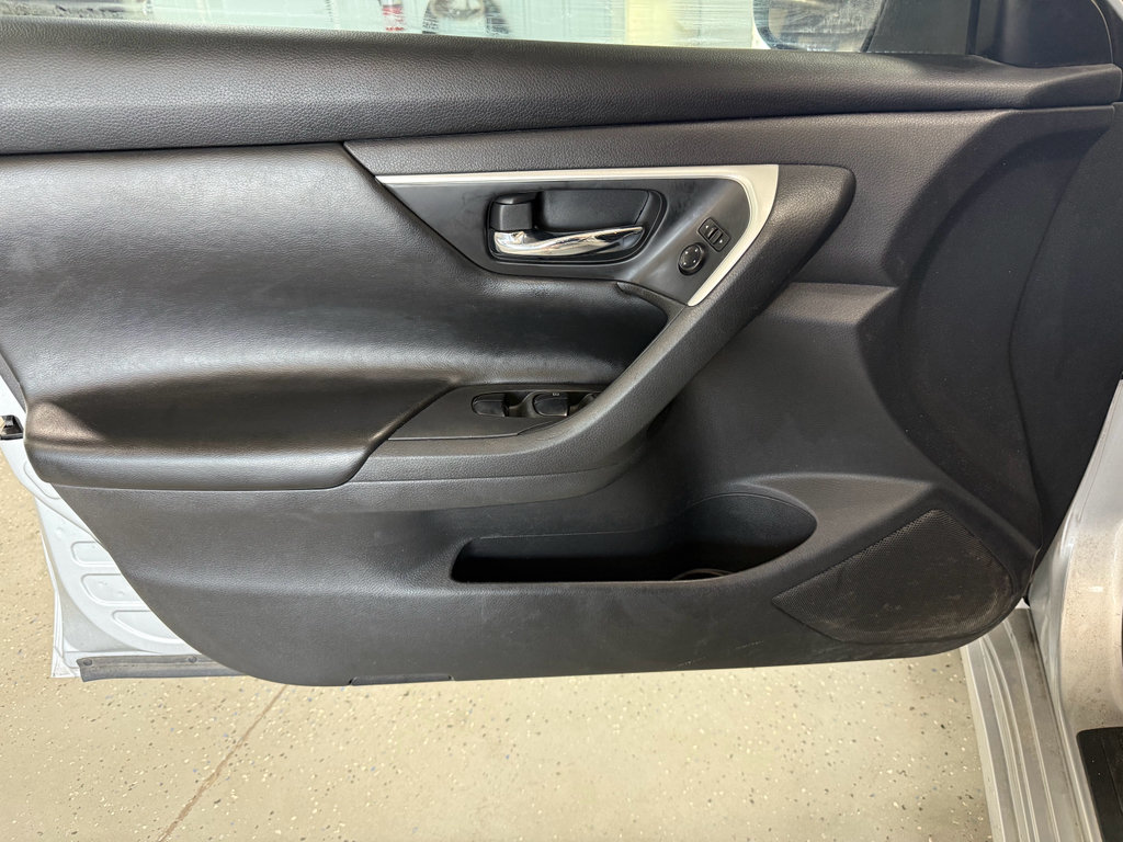 Used 2018 Nissan Altima 2.5 SV FWD image 11