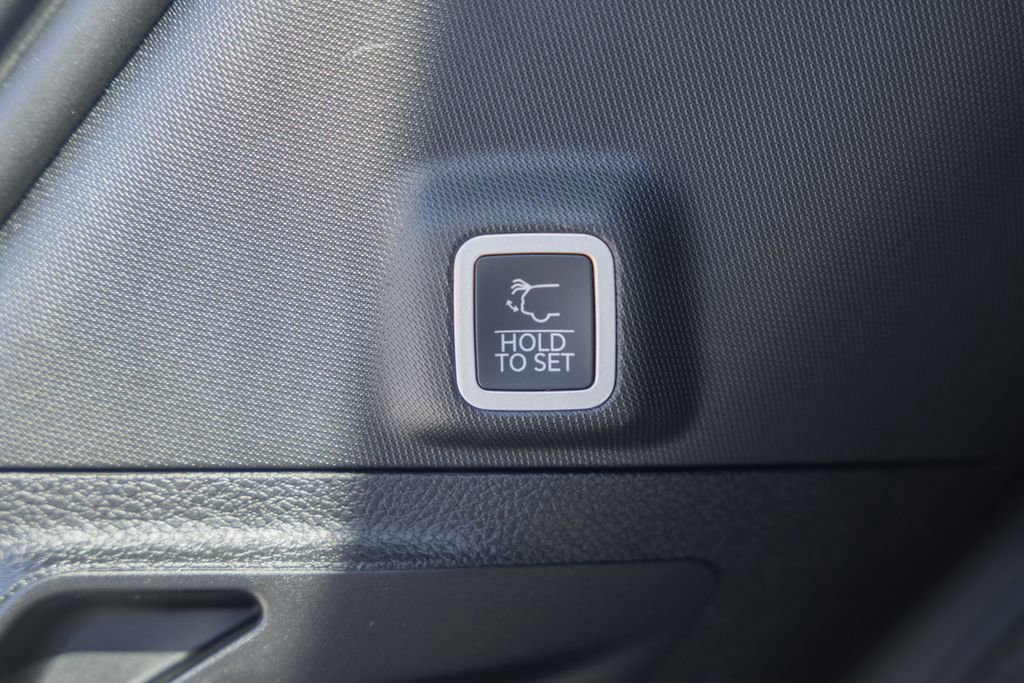 New 2025 Jeep Grand Cherokee Laredo X w/ Luxury Tech Group I image 11