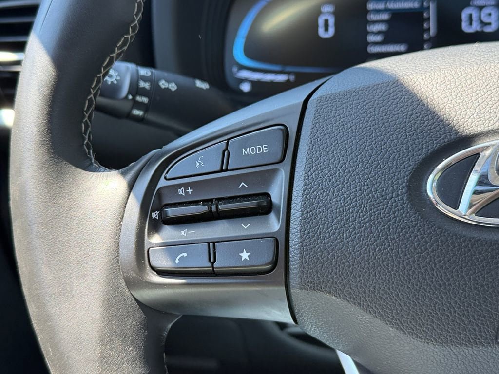 Used 2025 Hyundai Venue SEL FWD image 23