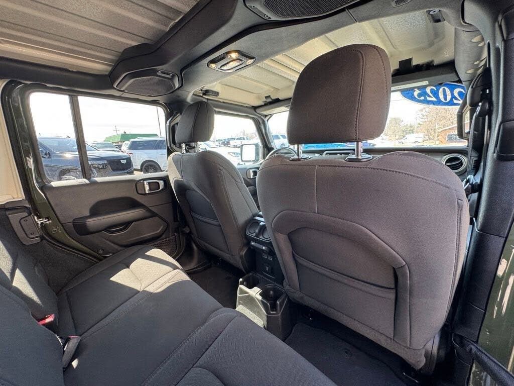 Used 2023 Jeep Wrangler Sahara AWD/4WD image 40