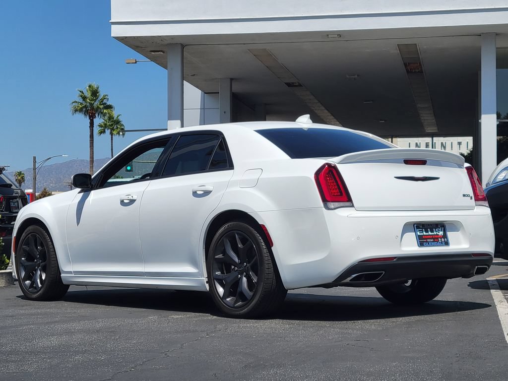 Used 2023 Chrysler 300 S w/ Comfort Group RWD image 2