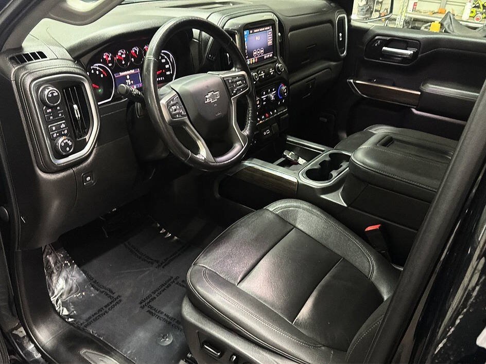 Used 2021 Chevrolet Silverado 1500 RST AWD/4WD image 3