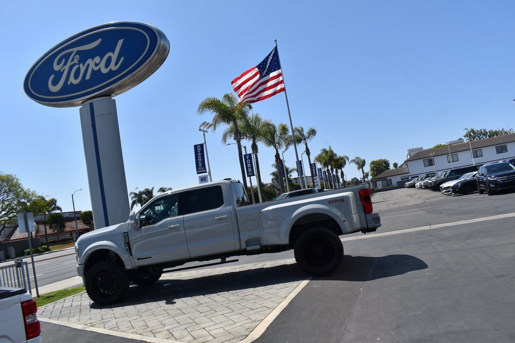 Used 2025 Ford F450 Lariat w/ FX4 Off-Road Package image 32
