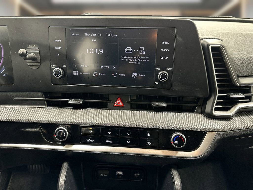 Used 2023 Kia Sportage LX image 9