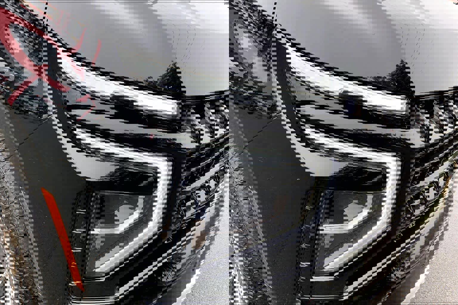 Used 2025 Chevrolet Suburban Z71 AWD/4WD image 29