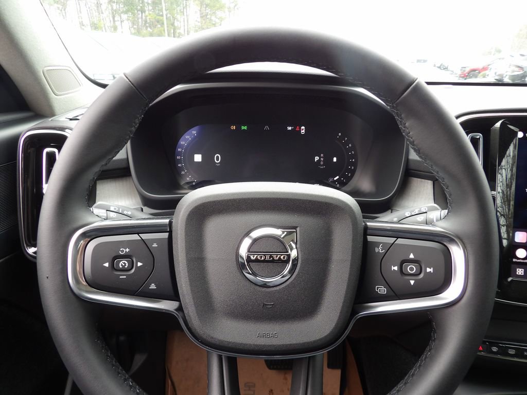 New 2026 Volvo XC40 B5 Core w/ Climate Package AWD/4WD image 16