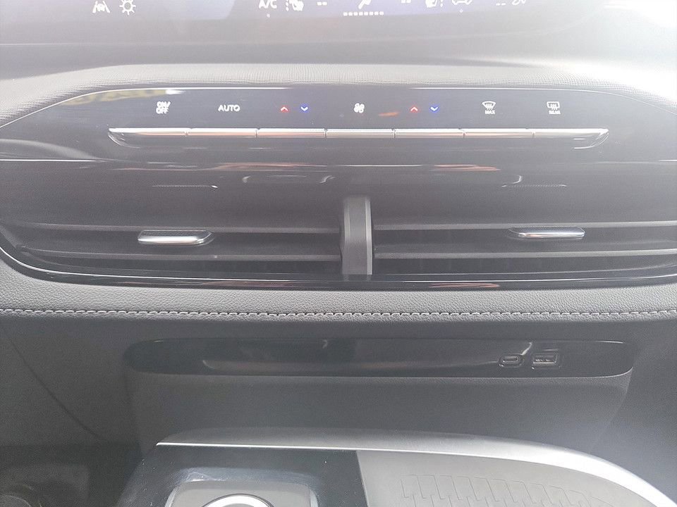 Used 2025 Buick Enclave Sport Touring AWD/4WD image 28