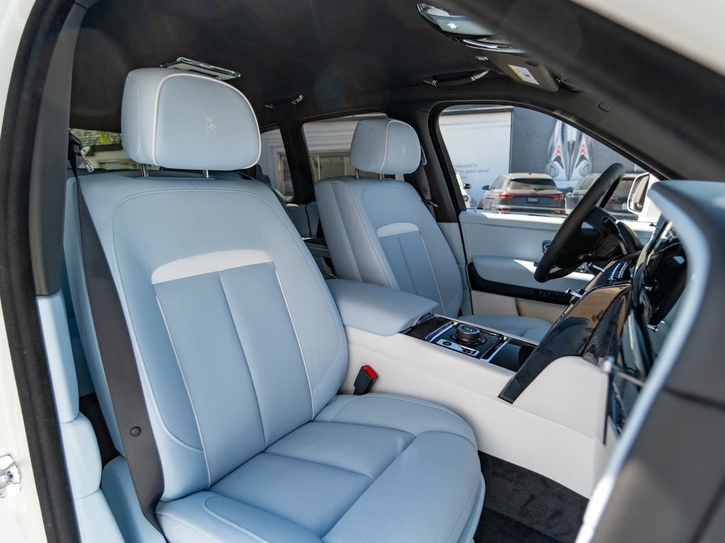 New 2027 Rolls-Royce Cullinan Black Badge AWD/4WD image 17