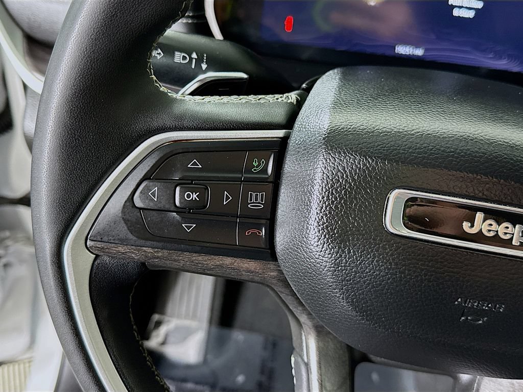 Used 2023 Jeep Grand Cherokee Limited w/ Luxury Tech Group II AWD/4WD image 22