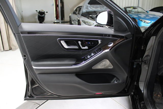 Used 2021 Mercedes-Benz S 580 4MATIC Sedan w/ Warmth & Comfort Package image 31