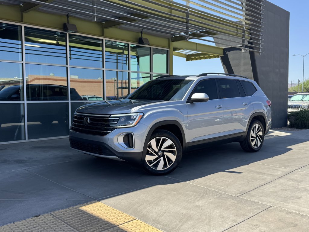 Used 2024 Volkswagen Atlas SE w/ Panoramic Sunroof Package image 1