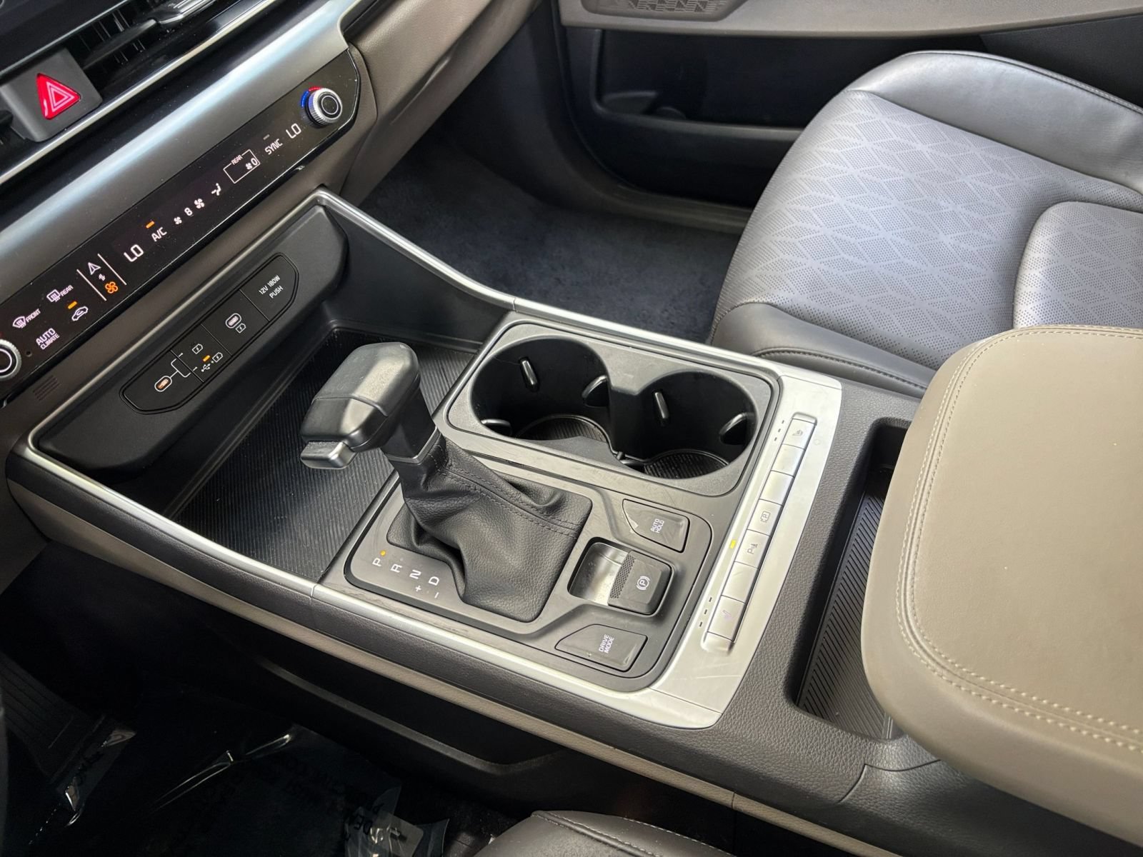 Used 2026 Kia Carnival FWD image 44