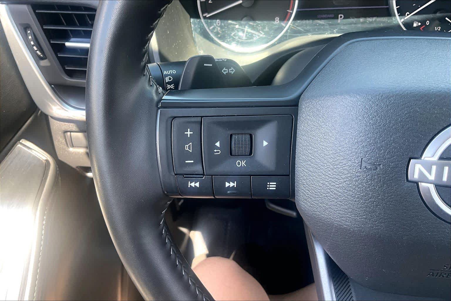 Used 2025 Nissan Rogue SV FWD image 23