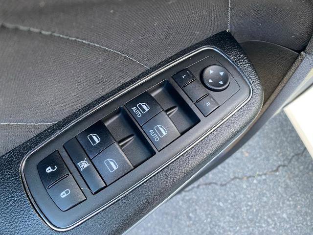 Used 2022 Dodge Charger SXT image 13