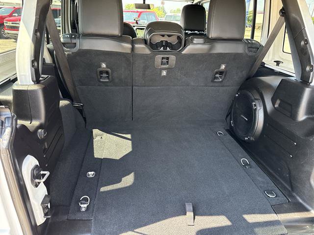 Used 2018 Jeep Wrangler Unlimited Sahara w/ Dual Top Group AWD/4WD image 22