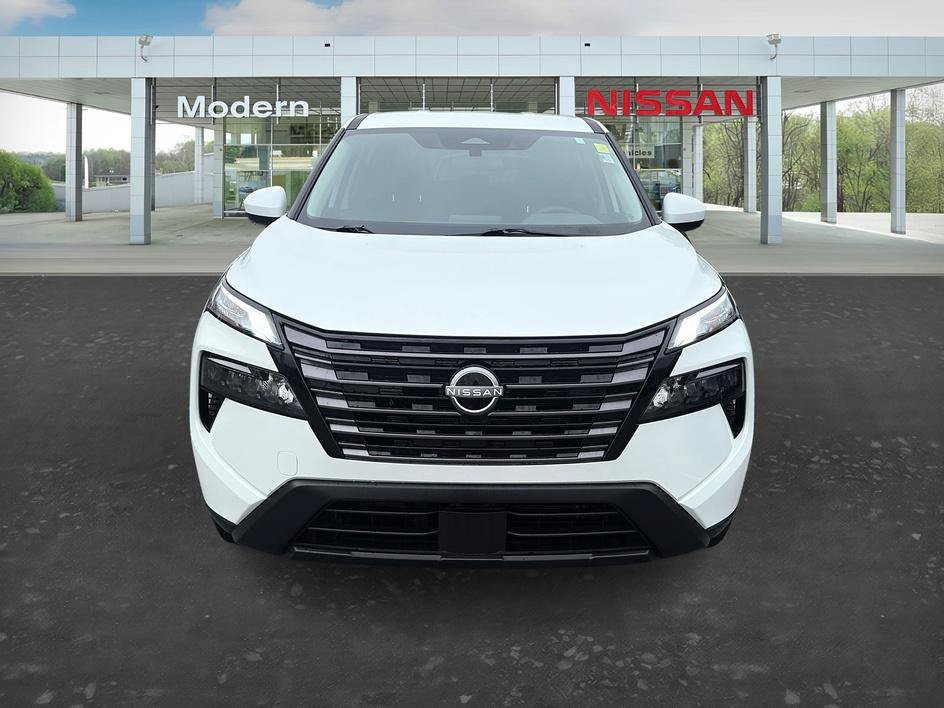 Certified 2026 Nissan Rogue SV FWD image 8