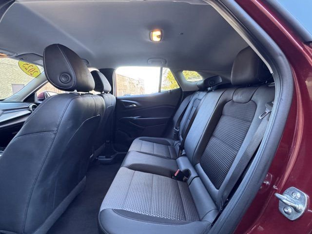 Used 2025 Chevrolet Trax LT w/ LT Convenience Package image 15