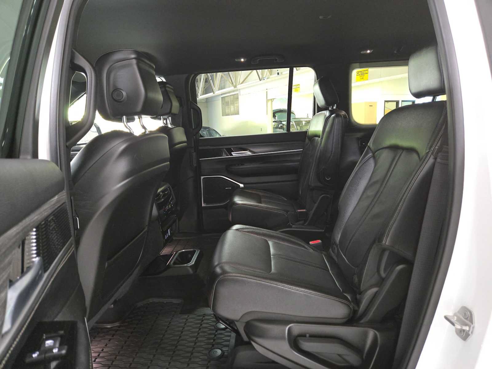 Used 2024 Jeep Wagoneer Series II AWD/4WD image 16