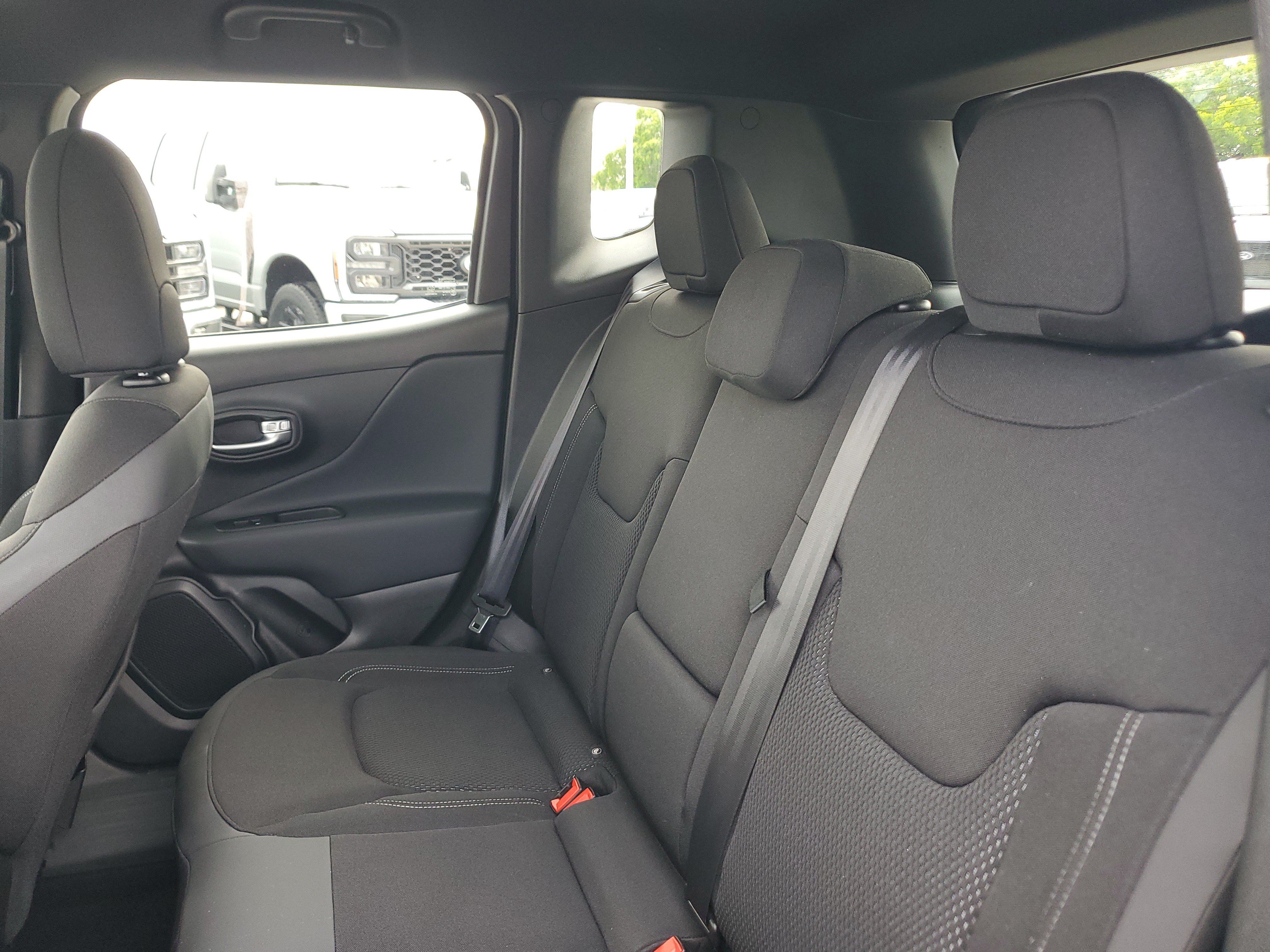 Used 2022 Jeep Renegade Altitude w/ Convenience Group AWD/4WD image 12