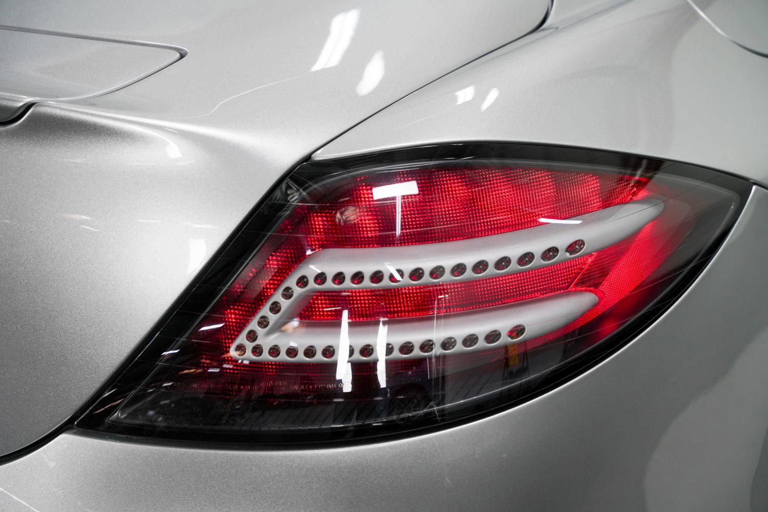 Used 2005 Mercedes-Benz SLR Coupe image 26