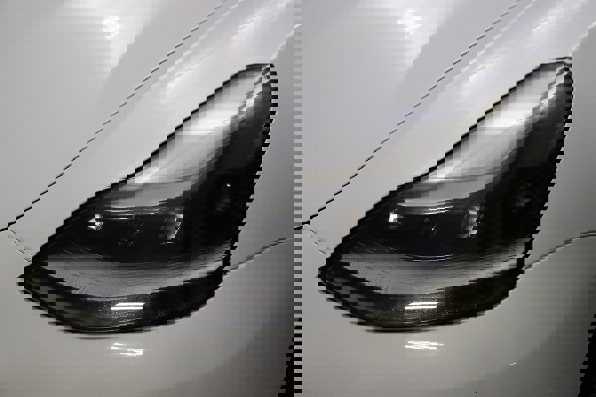 Used 2023 Tesla Model 3 Standard Range image 4