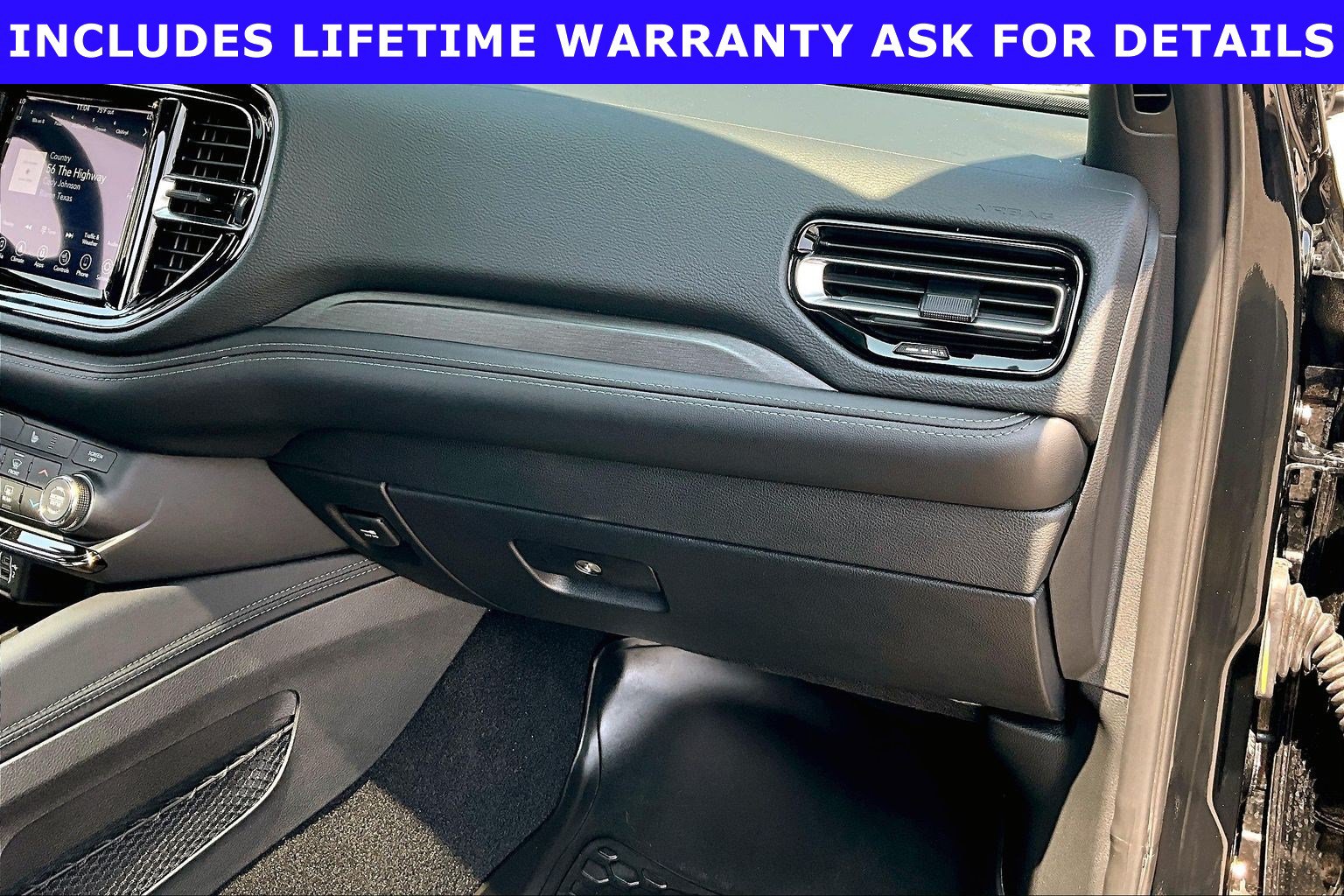 Used 2024 Dodge Durango SXT w/ SXT Blacktop Group AWD/4WD image 13
