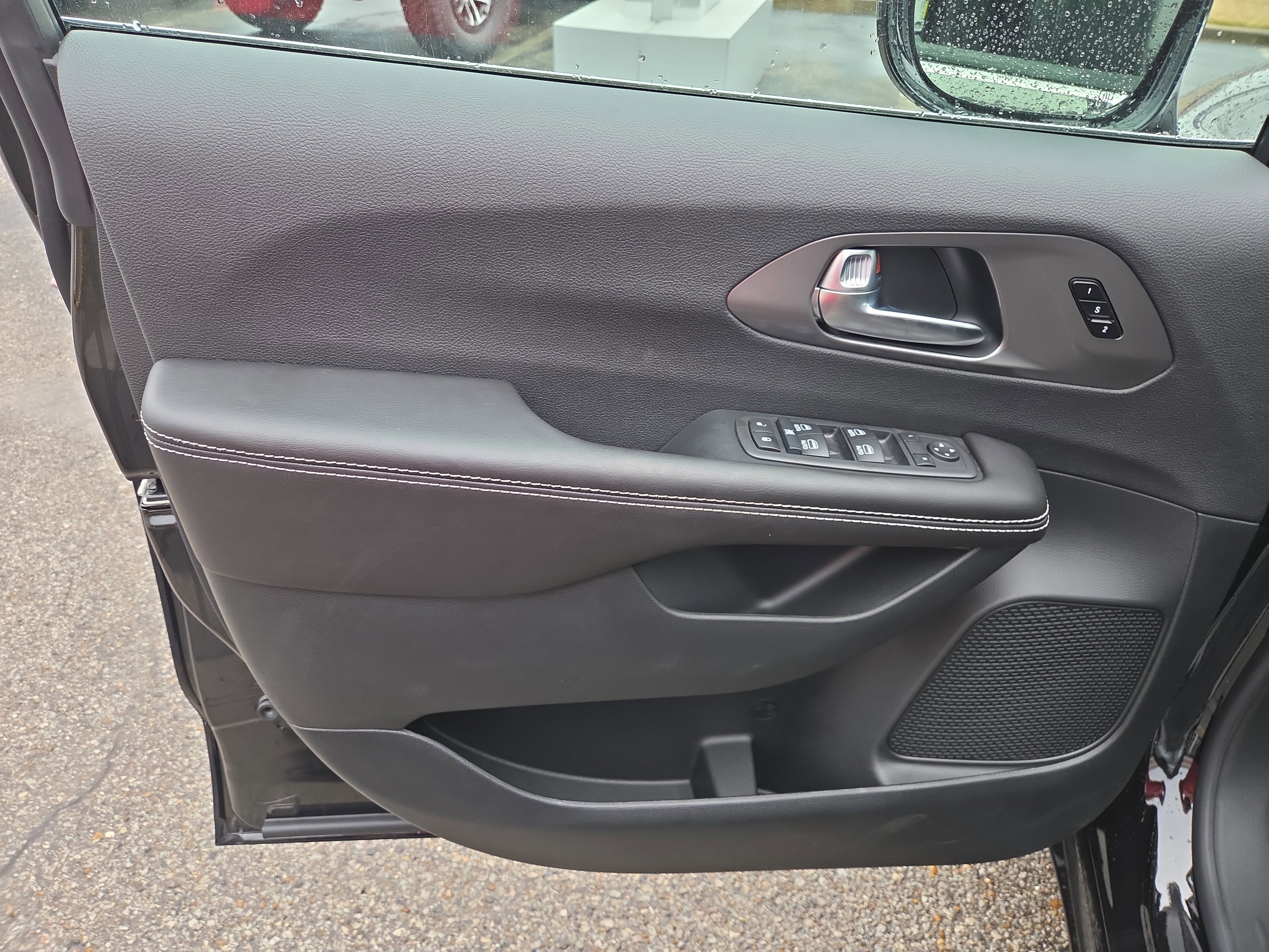 New 2026 Chrysler Pacifica Select image 5