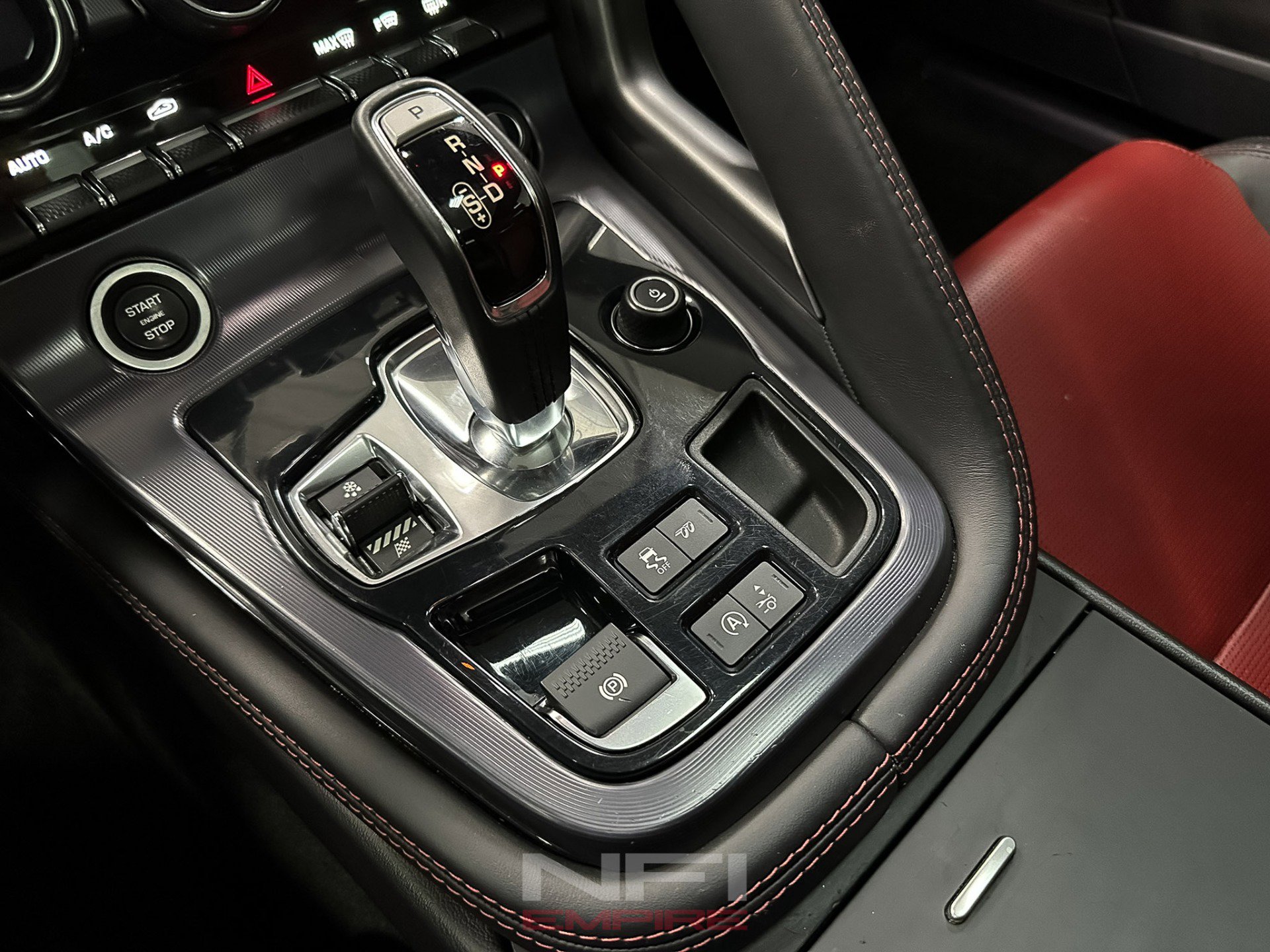 Used 2018 Jaguar F-TYPE R AWD/4WD image 29