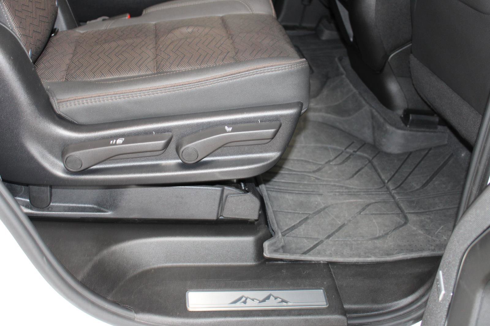 Used 2024 Chevrolet Tahoe High Country image 24