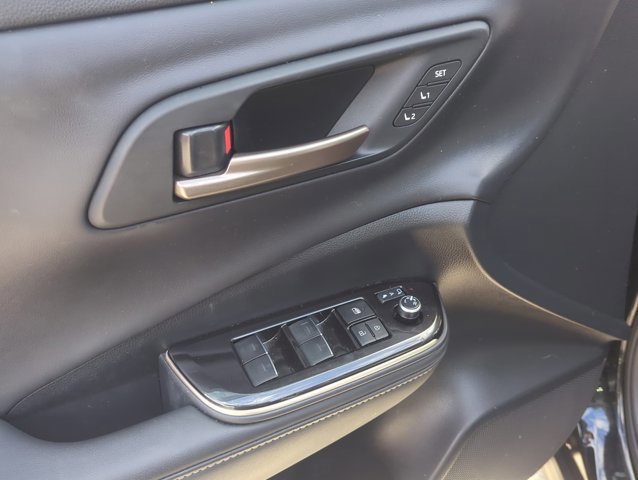 Used 2025 Toyota Crown Signia w/ Advanced Technology Package AWD/4WD image 8