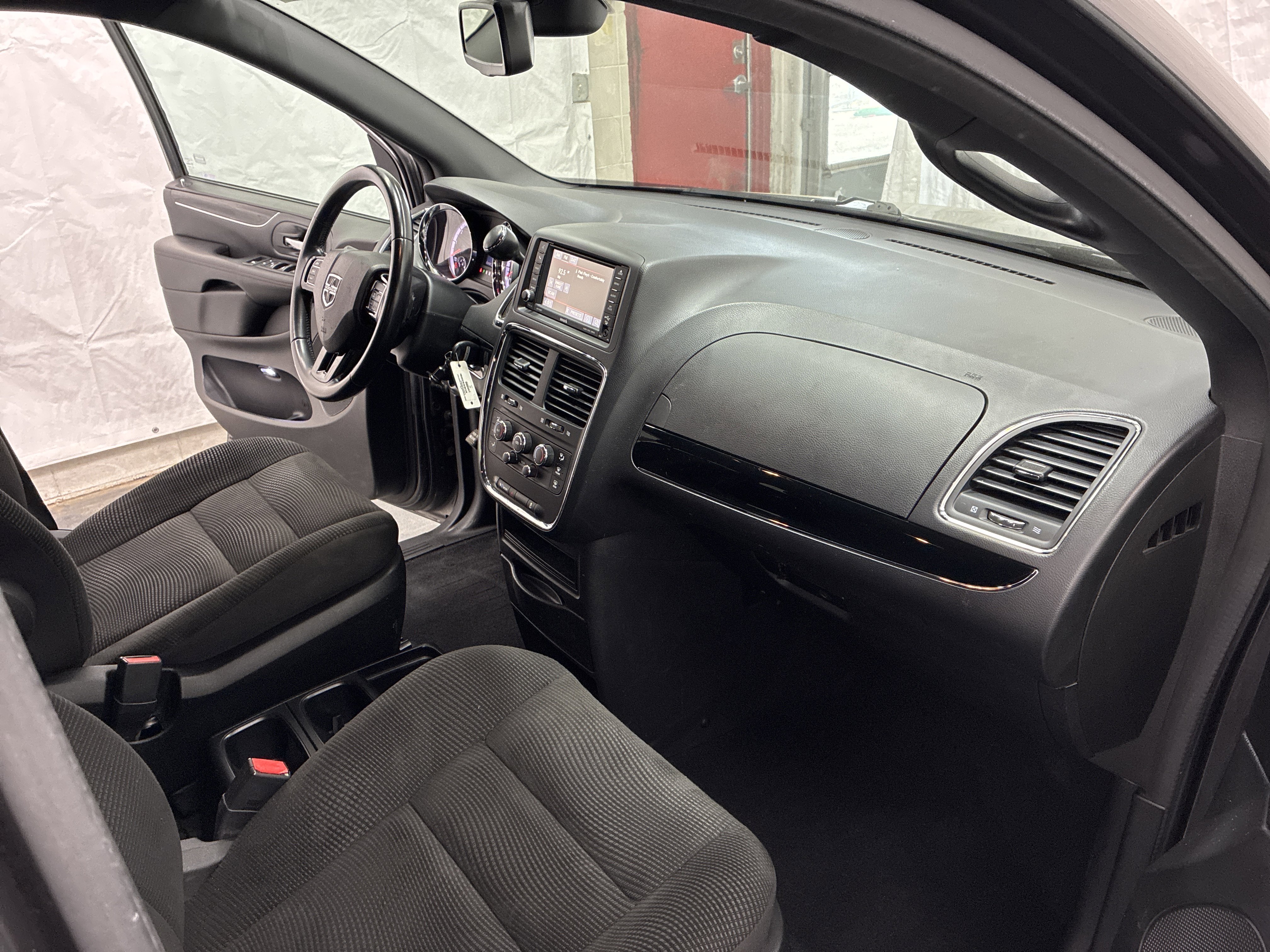 Used 2020 Dodge Grand Caravan SE FWD image 15