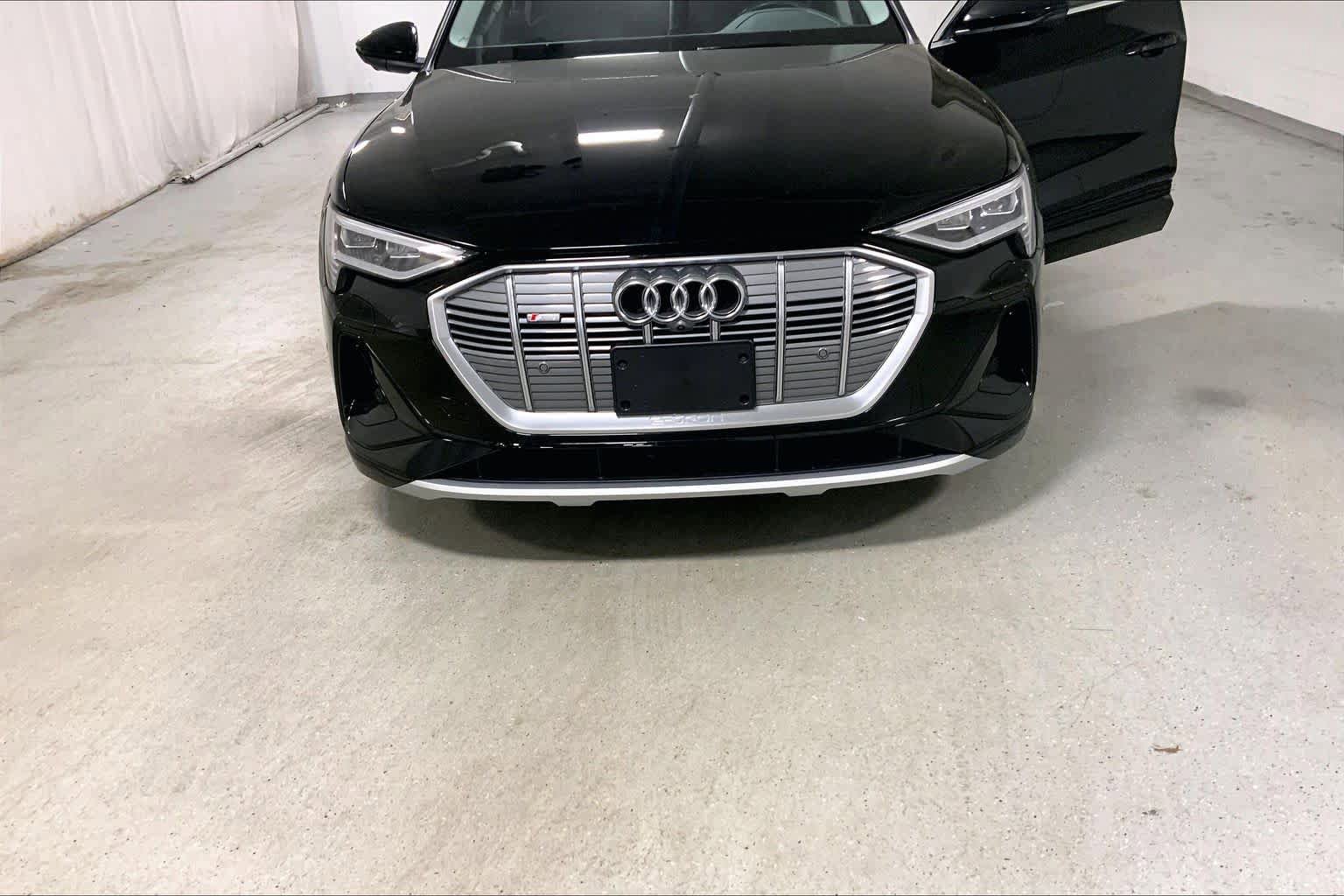 Used 2022 Audi e-tron Premium Plus AWD/4WD image 32