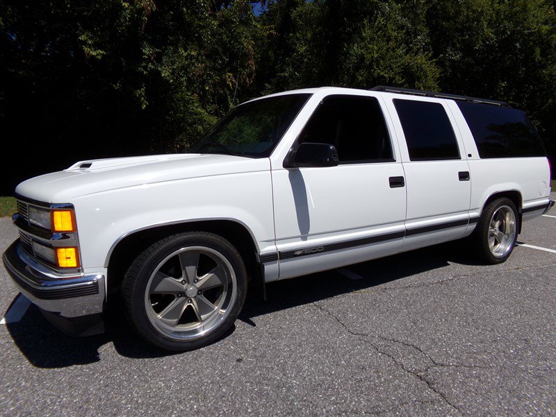 Used 1999 Chevrolet Suburban 2WD w/ Preferred Equipment Group 3