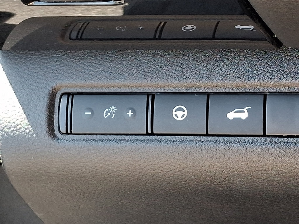 Used 2025 Nissan Pathfinder SV AWD/4WD image 23