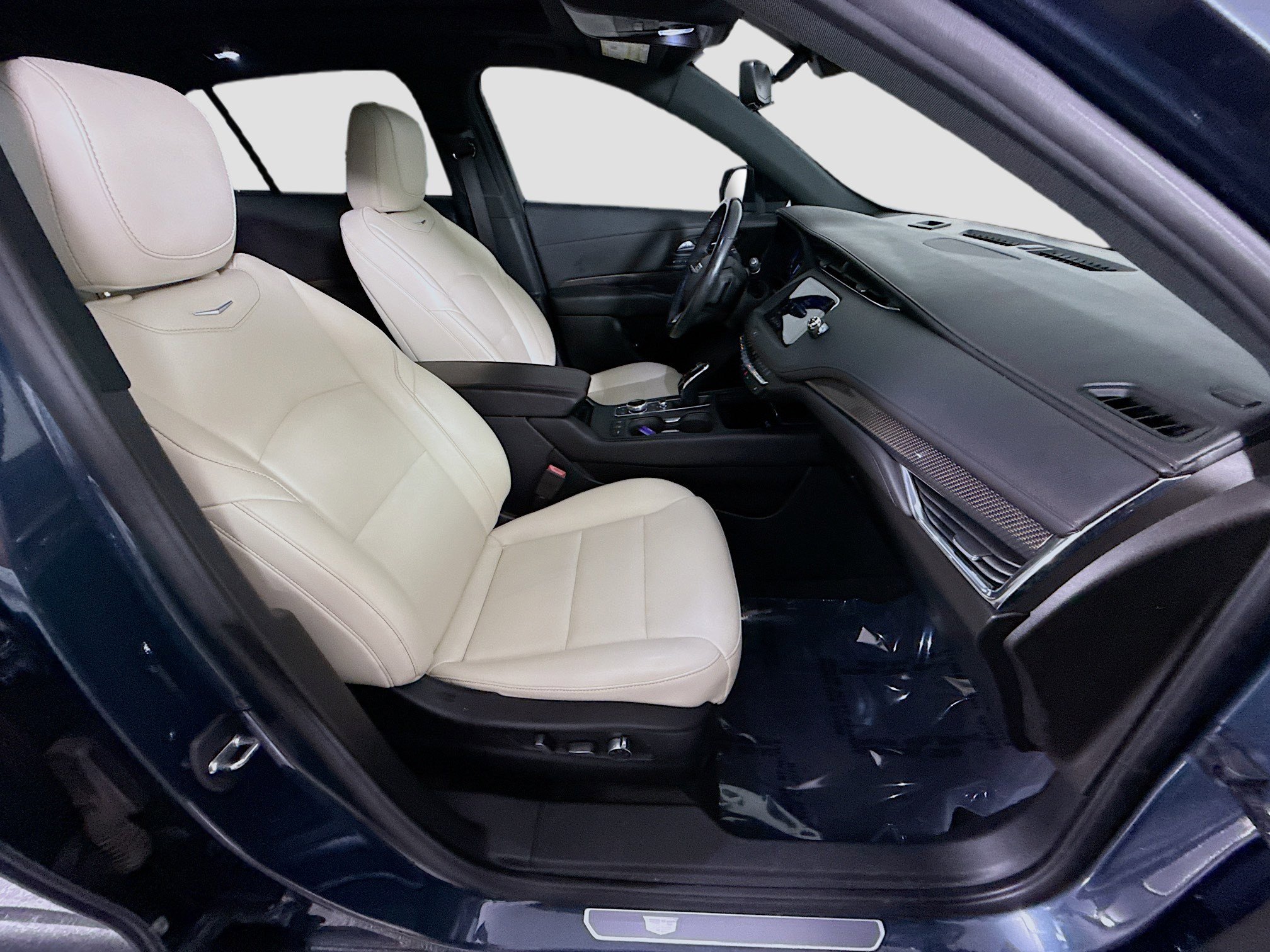 Used 2020 Cadillac XT4 Sport w/ Enhanced Visibility Package image 29