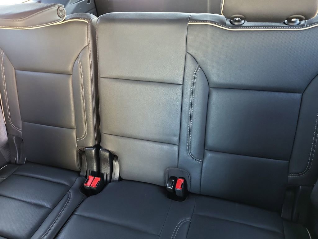 Used 2023 Chevrolet Suburban Premier image 12