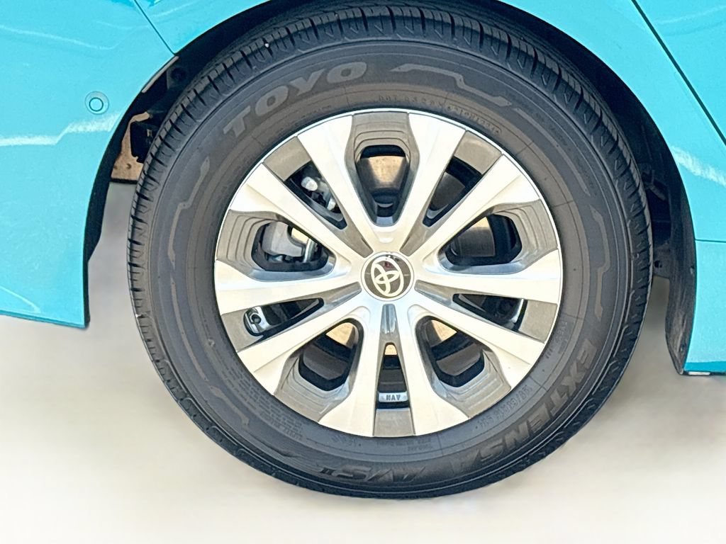Certified 2021 Toyota Prius Prime Limited w/ Carpet Mat Package (TMS) FWD image 32