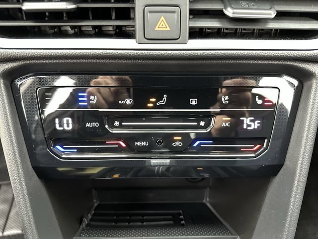Used 2025 Volkswagen Taos SEL AWD/4WD image 19