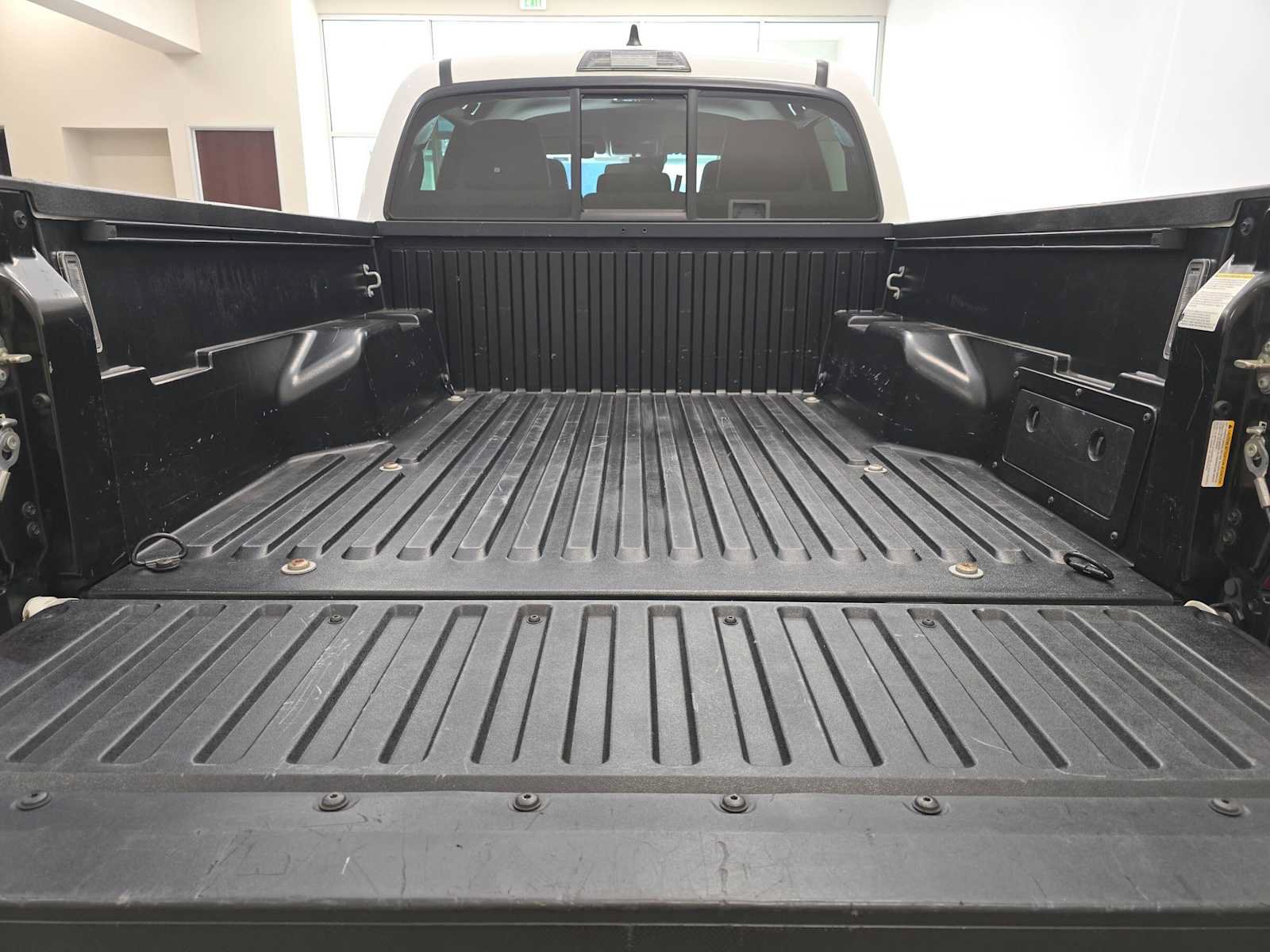 Used 2020 Toyota Tacoma SR AWD/4WD image 29