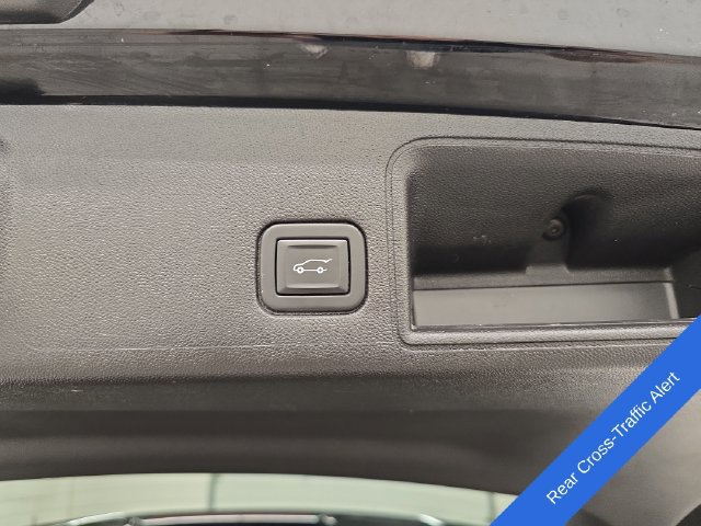 Used 2022 GMC Terrain SLE w/ Driver Convenience Package AWD/4WD image 17